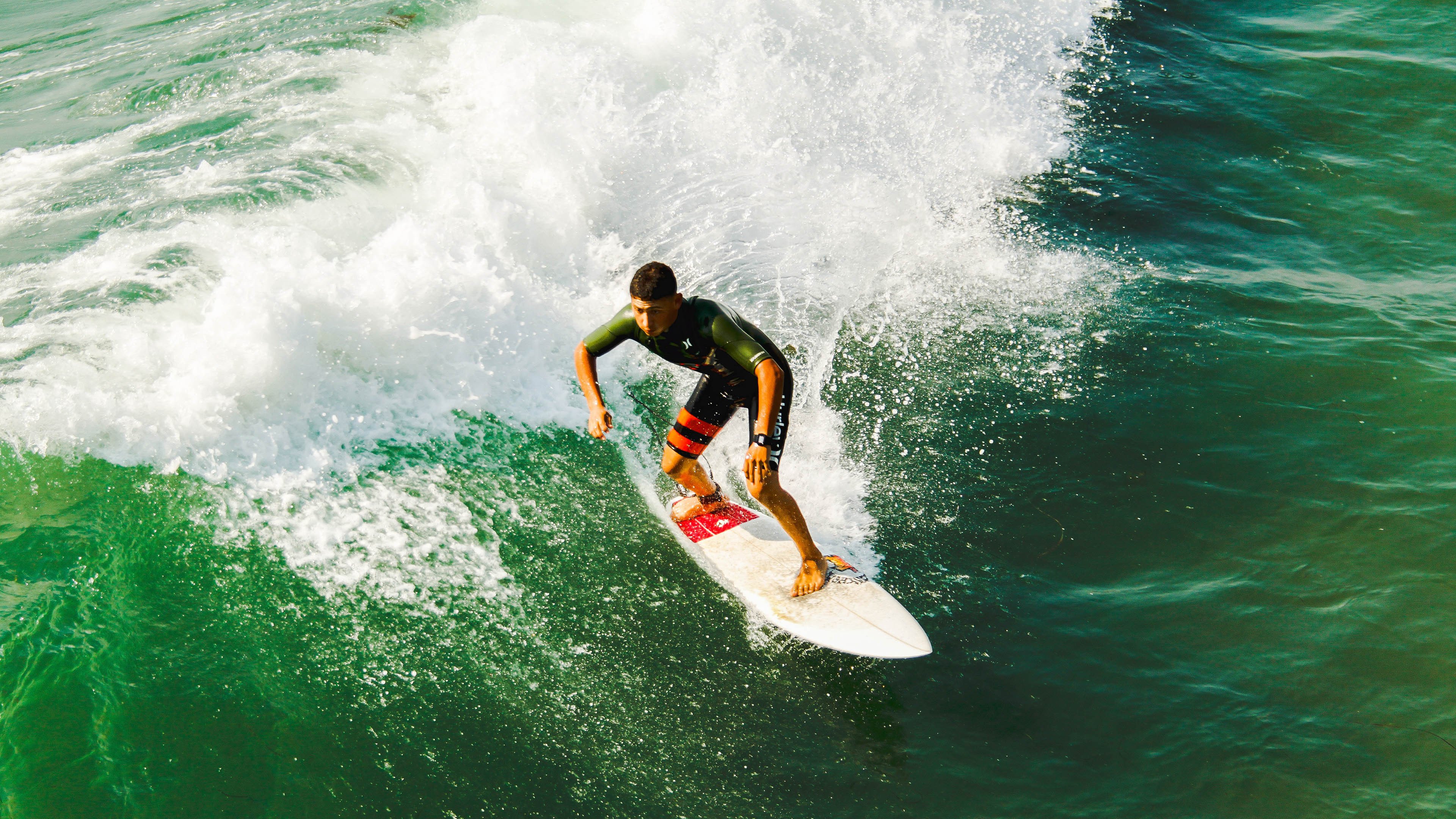 逆袭传奇：逆境中崛起的欧洲球队故事，欧冠史诗级逆转