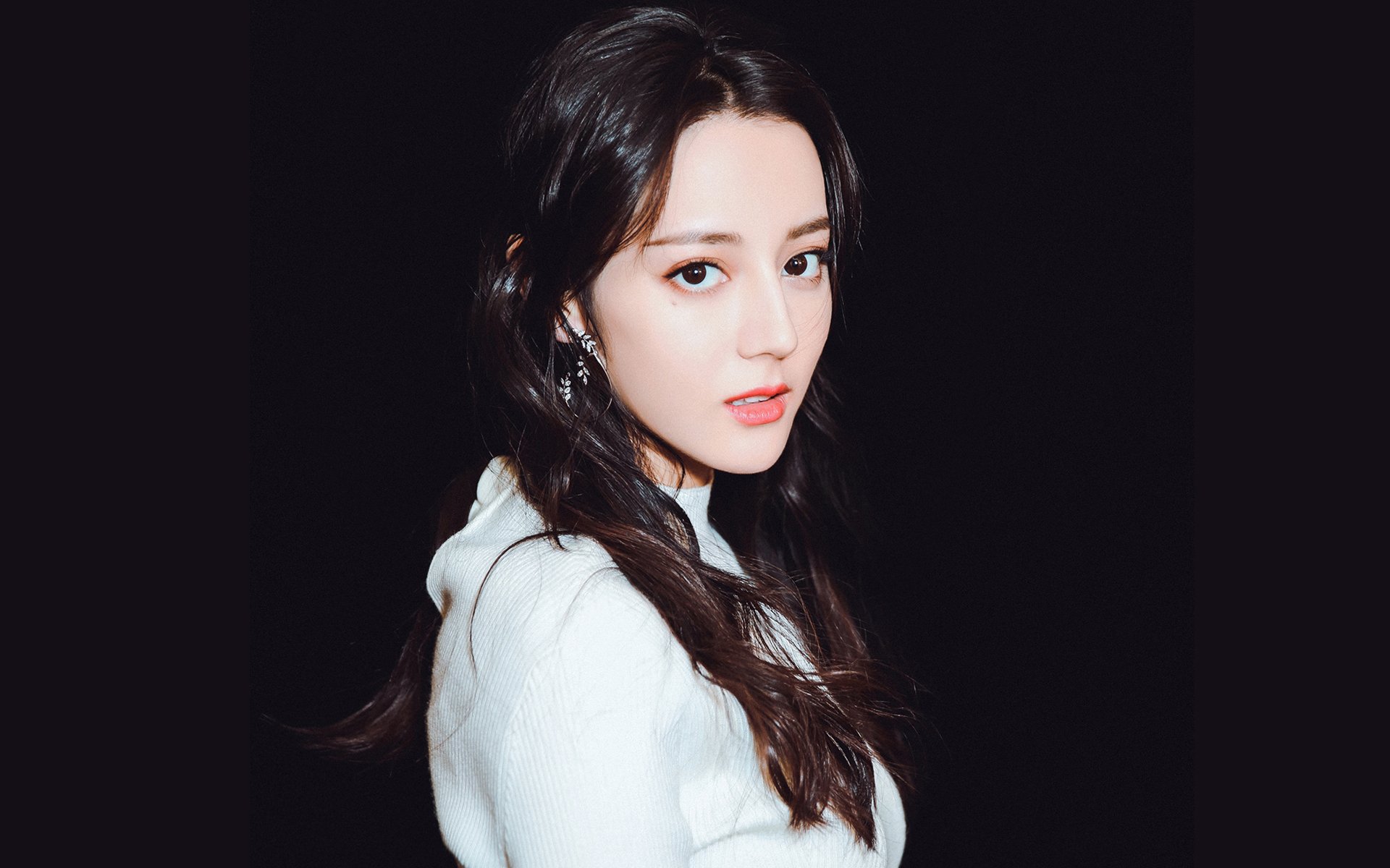 开云入口-谢佩玲跳台赛场风采尽显未来潜力，谢佩玲广西